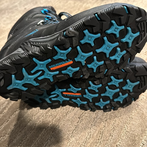 Merrell Insulated Hiking Boots - Picture 2 of 4